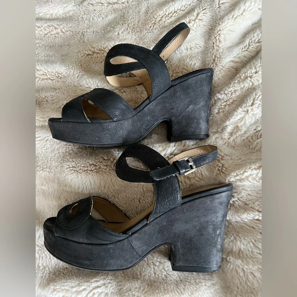 Black Platform Sandals - Women's Strappy Chunky Heel